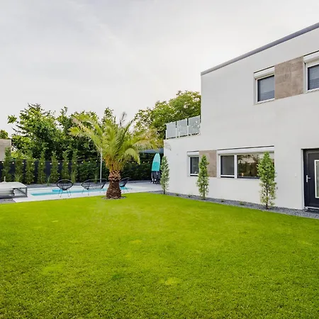 Szabadi Pihenohaz By Bltn Apartmán *